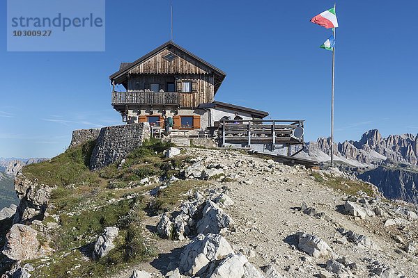 Rifugio Nuvolau  2574 m  Berghütte von 1883  Nuvolau  Dolomiten  Alpen  Venetien  Veneto  Italien  Europa
