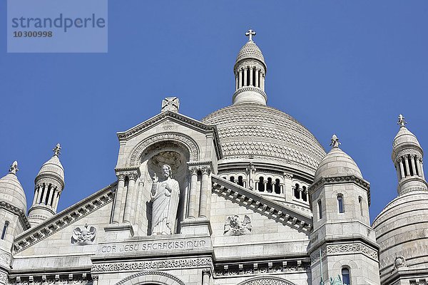 Hauptportal mit Christus Statue  Kirch Sacre Coeur de Montmartre  Paris  Ile de France  Frankreich  Europa