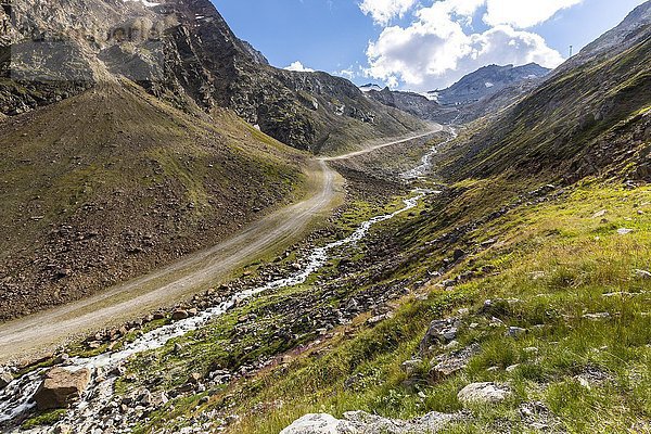 Wanderweg am Gletscherbach  hinten Rettenbachferner  Sölden  Ötztal  Tirol  Österreich  Europa