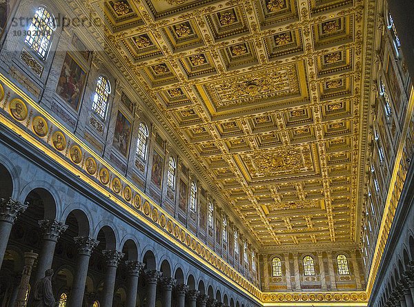 Decken-Verzierung der Basilika St. Paul vor den Mauern  San Paolo fuori le Mura  Rom  Lazio  Italien  Europa