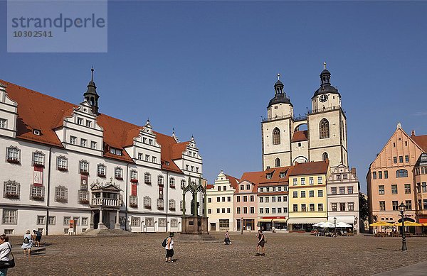 Marktplatz mit Rathaus und der Stadtkirche St. Marien  Lutherstadt Wittenberg  Sachsen-Anhalt  Deutschland  Europa