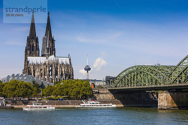 Kölner Dom am Rhein  Köln  Deutschland  Europa