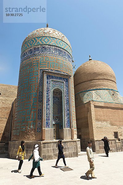 Grabturm  Safi-ad-Din Ardabili Mausoleum  rechts Haram Khaneh Wohntrakt  Ardabil  Iran
