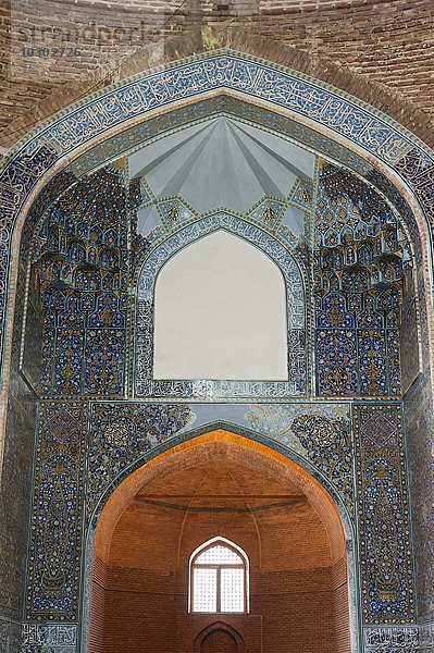 Mit blauen Kacheln  verzierter Innenraum  Kabud-Moschee  Blaue Moschee  Täbris  Tabriz  Ost-Aserbaidschan  Iran