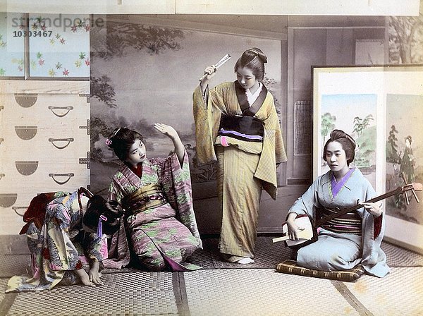 Vier Geishas musizieren  Japan  Asien