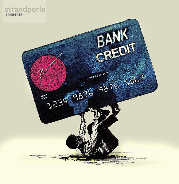 Mann kämpft unter großer Kreditkarte