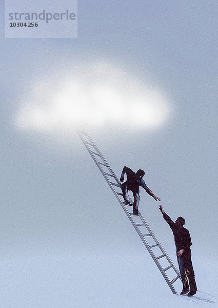 Mann greift nach helfender Hand eines Mannes auf einer Leiter