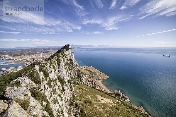 Gibraltar  Blick vom Felsen auf das Mittelmeer