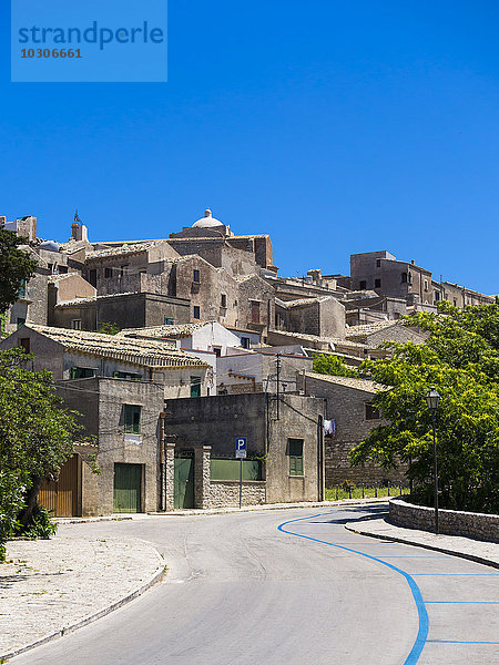 Italien  Sizilien  Provinz Trapani  Erice  Altstadt  Häuser und Straße