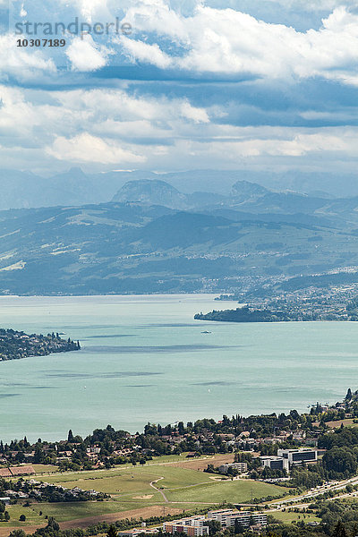 Schweiz  Zürich  Landschaftsblick vom Uetliberg mit Zürichsee und Bergen