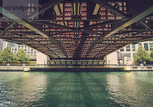USA  Illinois  Chicago  Chaicago River  Brücke  Blick von unten