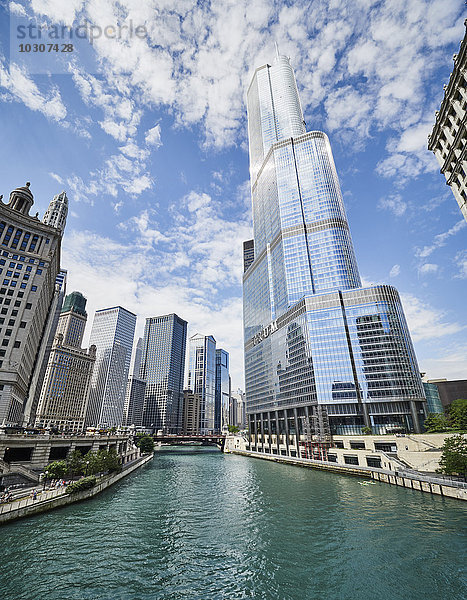 USA  Illinois  Chicago  Chicago River  Trump Tower  Hochhäuser
