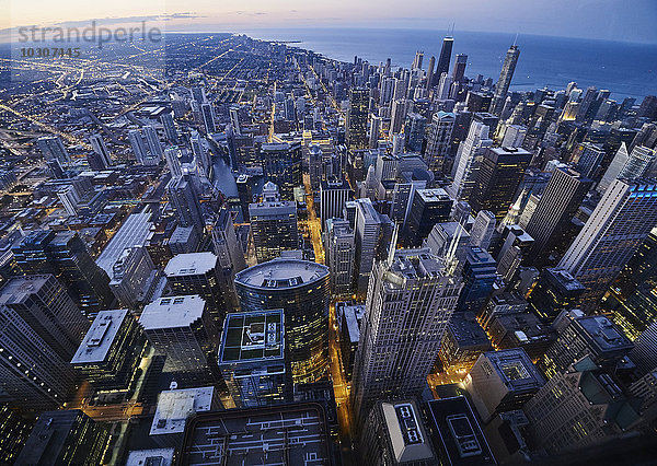 USA  Illinois  Chicago  Blick vom Willis Tower am Abend