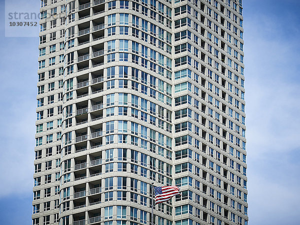 USA  Illinois  Chicago  Hochhaus  amerikanische Flagge