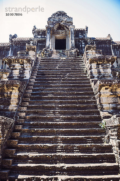 Kambodscha  Siem Reap  Tempeltreppe am Angkor Wat