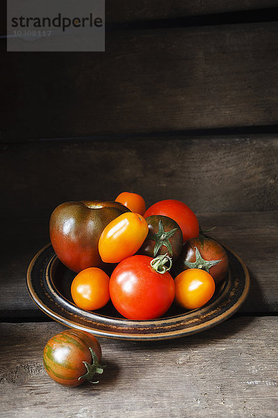 Verschiedene Tomaten auf dem Teller