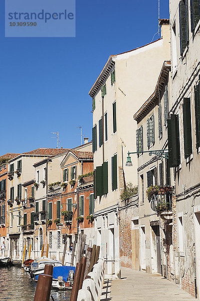 Italien  Veneto  Venedig  Dorsoduro  Häuser am Kanal