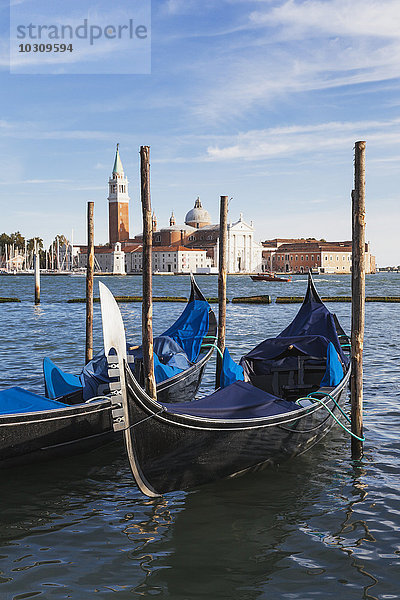 Italien  Venetien  Venedig  Blick zur Kirche San Giorgio Maggiore  Canale di San Marco  Gondeln