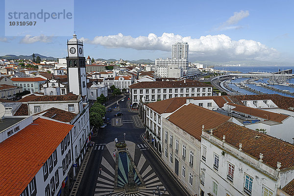 Portugal  Azoren  Sao Miguel  Altstadt  Blick zur Kirche Igreja Matriz de Sebastiao