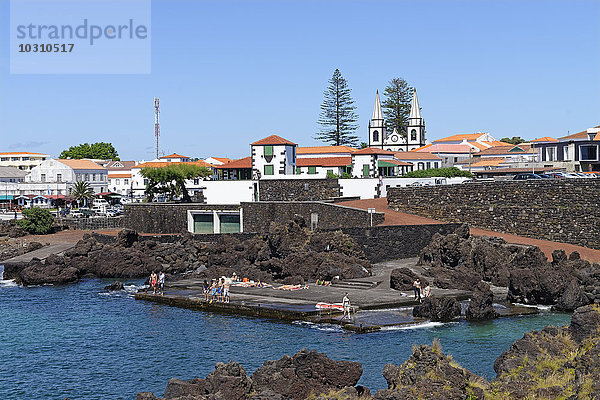 Portugal  Azoren  Pico  Madalena  Badeplatz am Hafen