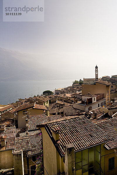 Italien  Lombardei  Brecia  Limone sul Garda  Blick über die Dächer der Stadt