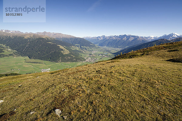 Italien  Südtirol  Watlesgebiet  Blick auf die Ortler Alpen und Mals