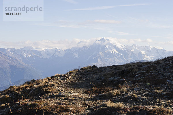 Italien  Südtirol  Region Watles  Blick auf die Ortler Alpen