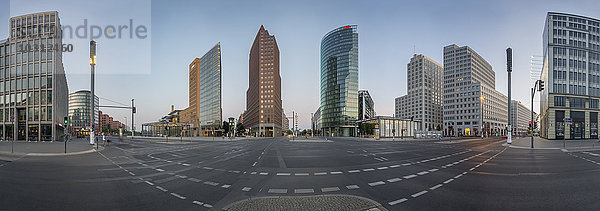 Deutschland  Berlin  Panoramablick auf den Potsdamer Platz am frühen Morgen