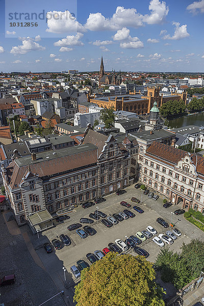 Deutschland  Mecklenburg-Vorpommern  Schwerin  Stadtbild  Blick auf alte Post und Arsenal