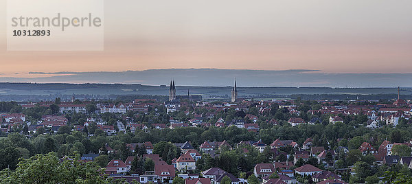 Deutschland  Sachsen-Anhalt  Halberstadt mit Dom am Abend