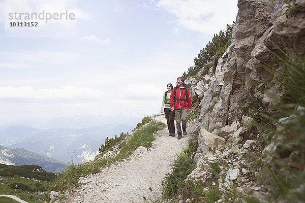 Deutschland  Bayern  Paarwandern am Osterfelderkopf