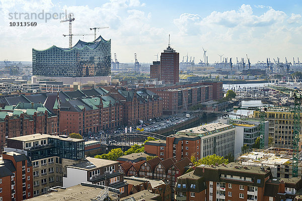 Deutschland  Hamburg  Stadtbild mit Speicherstadt und Elbphilharmonie