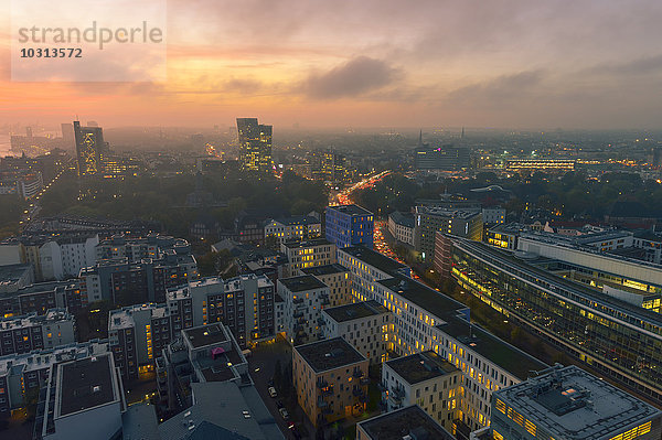 Deutschland  Hamburg  Stadtbild bei Sonnenuntergang