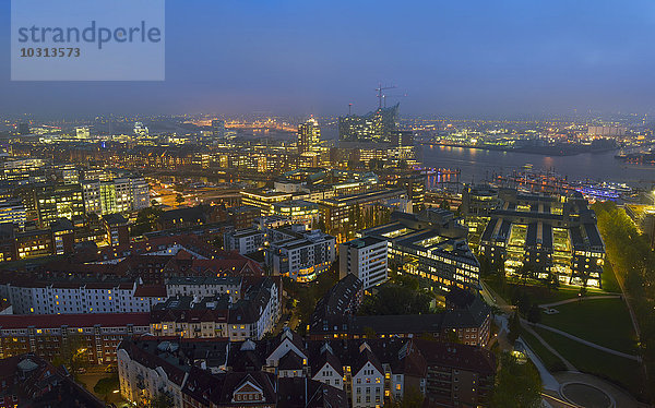 Deutschland  Hamburg  Stadtbild bei Nacht