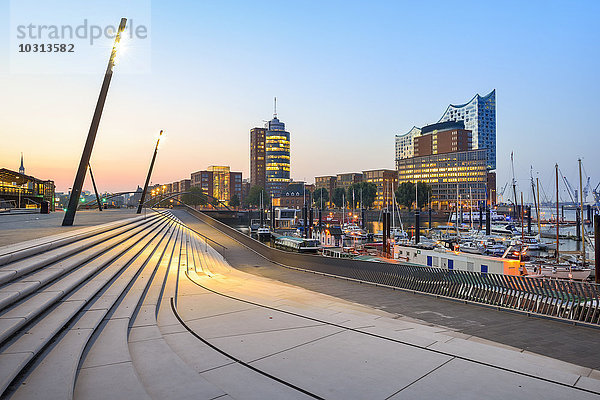 Deutschland  Hamburg  Hanseatic Trade Center  Elbphilharmonie und Hafen am Morgen