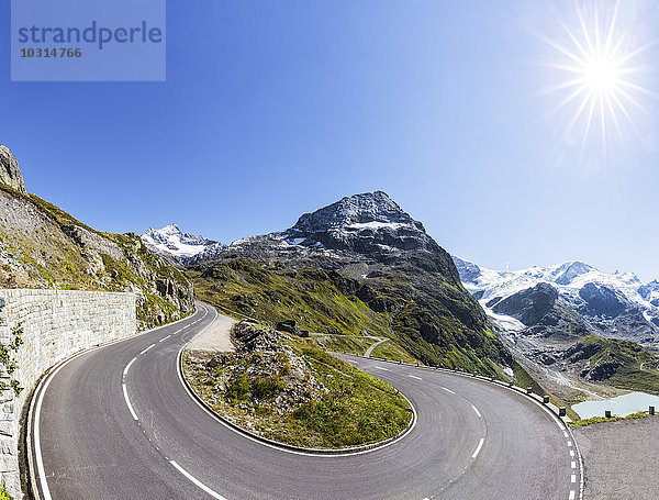 Schweiz  Berner Oberland  Sustenpass  Gadmertal  Bergstrasse und Steingletscher