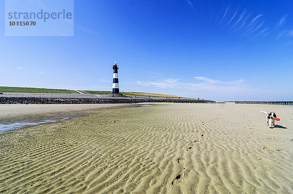 Niederlande  Breskens  Leuchtturm am Strand