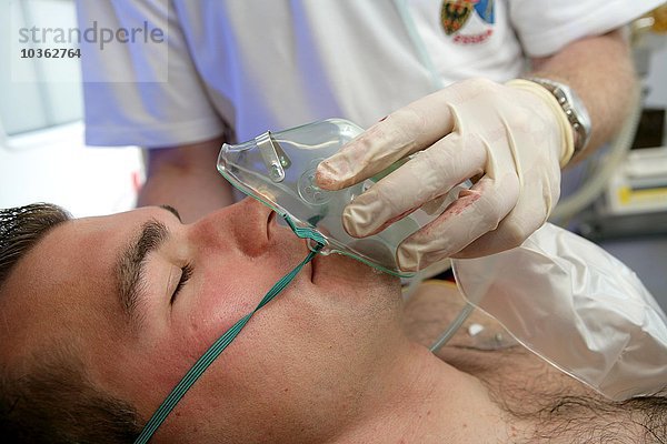 Rettungsdienst  Sanitäter  Krankenwagen  Feuerwehr. Ausbildungssituation