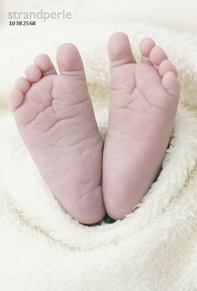 Füße von Neugeborenen