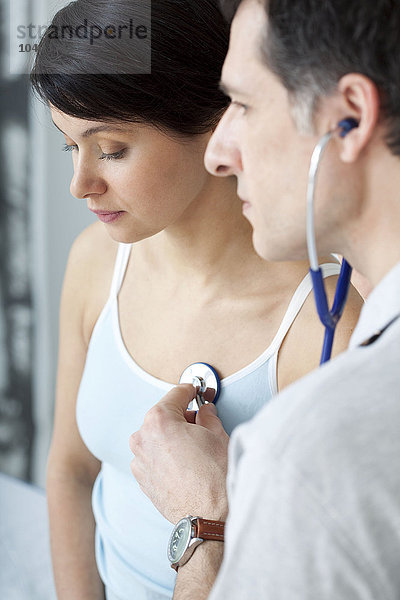 AUSCULTATION FEMME