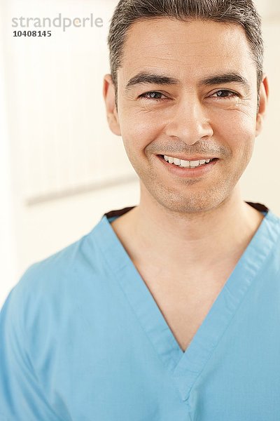 Lächelnder Arzt