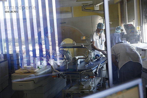 Reportage aus dem Traumazentrum (Alpes Trauma-Centre) des Krankenhauses Grenoble  Frankreich.