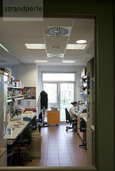 labor für biochemie  istituto di ricerche farmacologiche mario negri  mailand  italien