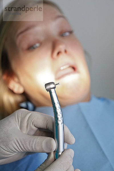 Mädchen zum Zahnarzt  Angst