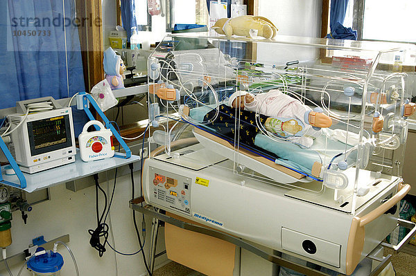 Reportage aus der Neugeborenenabteilung des Robert-Debre-Krankenhauses in Paris  Frankreich.