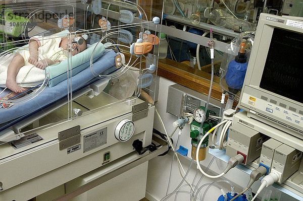 Reportage aus der Neugeborenenabteilung des Robert-Debre-Krankenhauses in Paris  Frankreich.