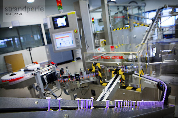 Reportage in der pharmazeutischen Produktionsstätte von LEO Pharma in Vernouillet  Frankreich. Herstellung von injizierbaren Produkten in vorgefüllten Spritzen.