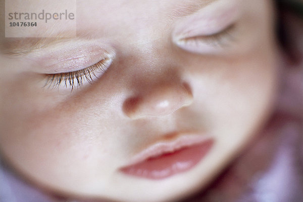 MODELL FREIGEGEBEN. Schlafendes Baby. Gesicht eines schlafenden 4 Monate alten Mädchens Sleeping baby girl
