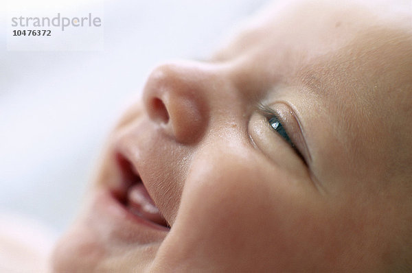 MODELL FREIGEGEBEN. Baby. Gesicht eines glücklichen 2 Monate alten Babyjungen Gesicht eines Babyjungen