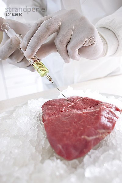 MODELL FREIGEGEBEN. Gentechnisch verändertes Fleisch  konzeptionelles Bild  Gentechnisch verändertes Fleisch